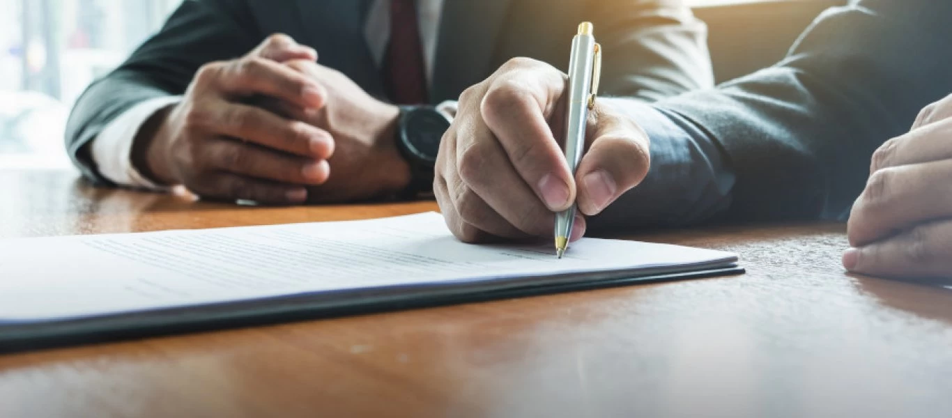 Βουλή: Ψηφίστηκε το νέο πλαίσιο για τις δημόσιες συμβάσεις